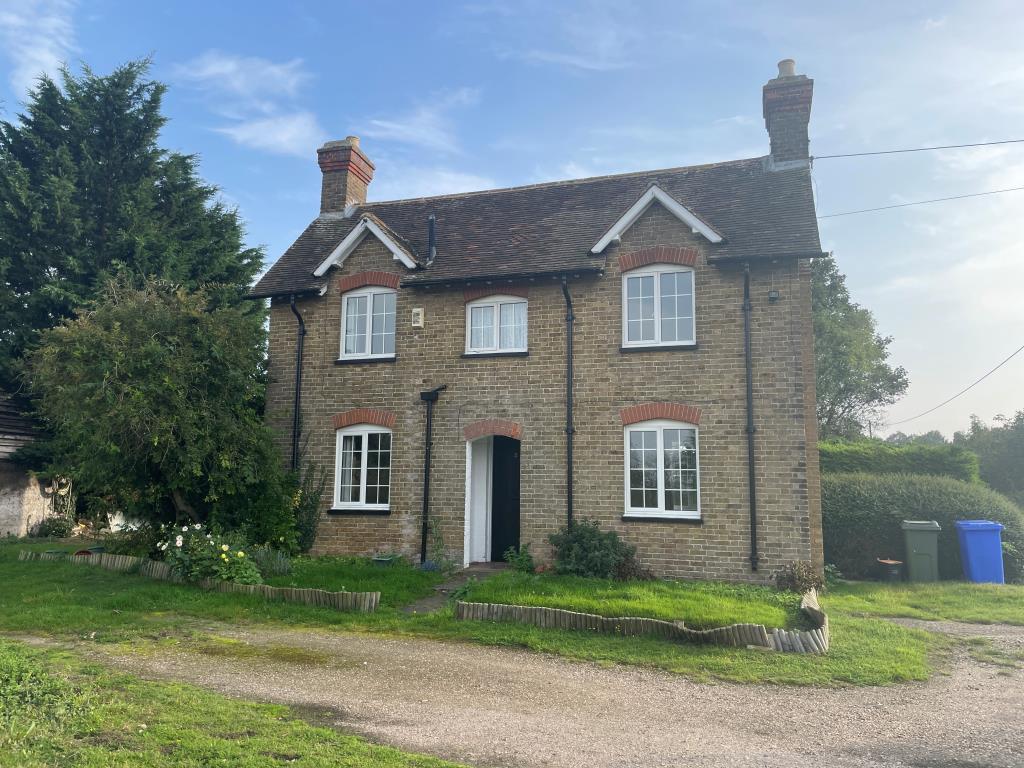Lot: 145 - DETACHED COTTAGE ON TWO ACRE PLOT WITH DILAPIDATED BARN AND HARDSTANDING - Detached cottage with driveway